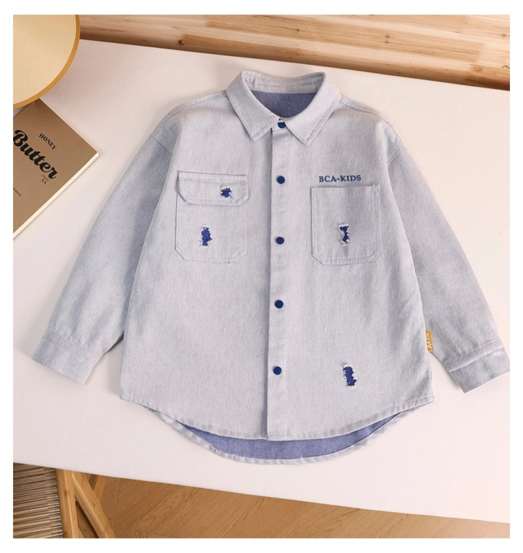 Dječja proljetna denim košulja – 65% pamuk, 35% poliester; dugi rukavi; uzorak: slova; za djecu 8+ godina; proljeće 2025.