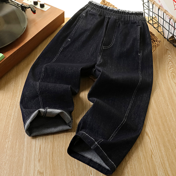 Dječje traperice za dječake — ležernog stila; sastav tkanine: 75% pamuk, 23% poliester, 2% elastan; srednji pojas; elastičan pojas; za dječake od 8 godina i starije