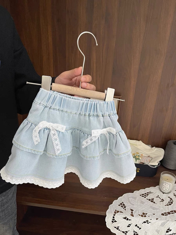 Mergaitėms džinsinė sijonėlis su nėrinių kaspinu, korėjietiško stiliaus, 70% medvilnė, pamušalas 30–50%, 3–8 metų amžiaus, vasara 2024