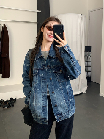 Sievietēm retro džinsa jaka ar burtiem drukā, polo apkakle, brīvs piegriezums, garas piedurknes, rudens 2025, 90–95% kokvilna, <30% poliesters