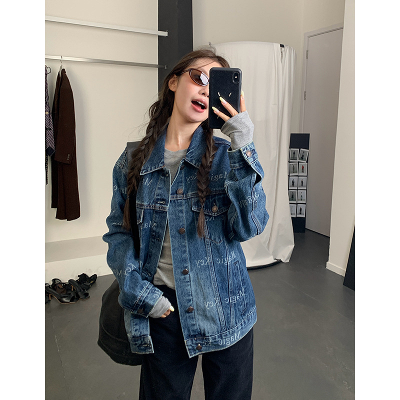 Sievietēm retro džinsa jaka ar burtiem drukā, polo apkakle, brīvs piegriezums, garas piedurknes, rudens 2025, 90–95% kokvilna, <30% poliesters