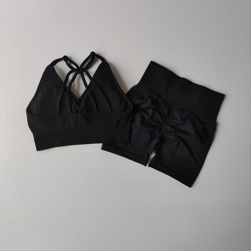 Be siūlių moterų sportinis komplektas – be rankovių viršus, trijų ketvirčių šortai, nailonas/spandeksas 90/10, su įmontuotomis krūties pagalvėlėmis