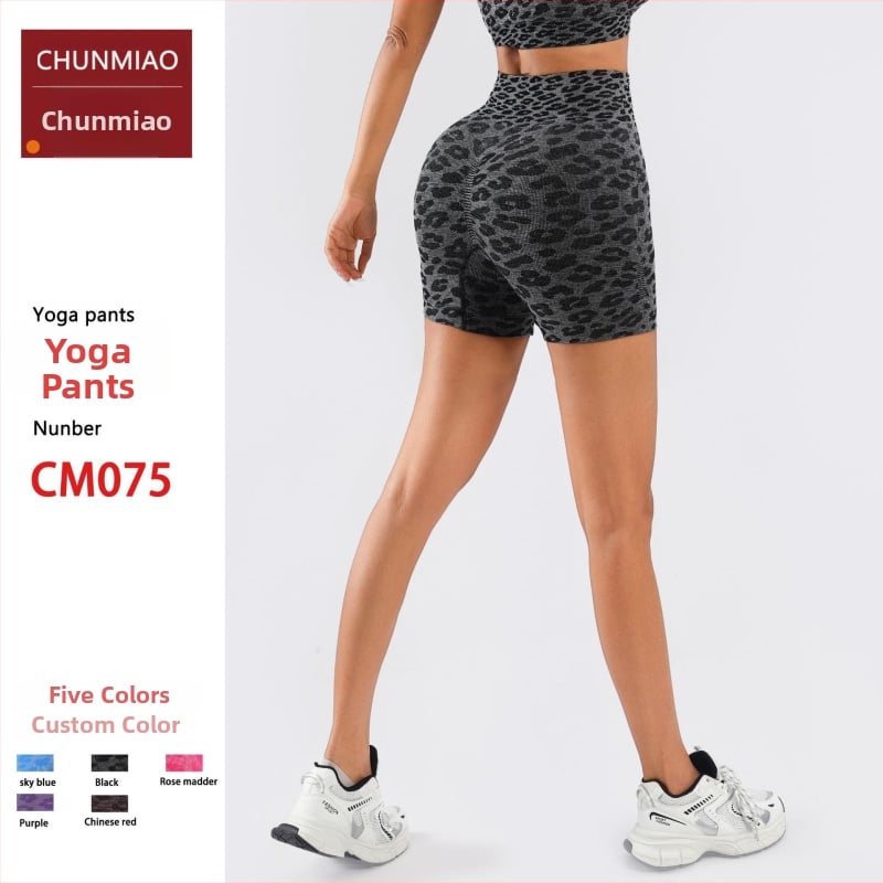 Õmblusteta jooga lühikesed püksid, kõrge vöökoht tuharate tõstmiseks, leopardimuster (Niiskust juhtiv funktsioon • Materjal: 92% nailon, 8% spandex • Pikkus: kolmveerand • Istuvus: kõrge vöökoht)