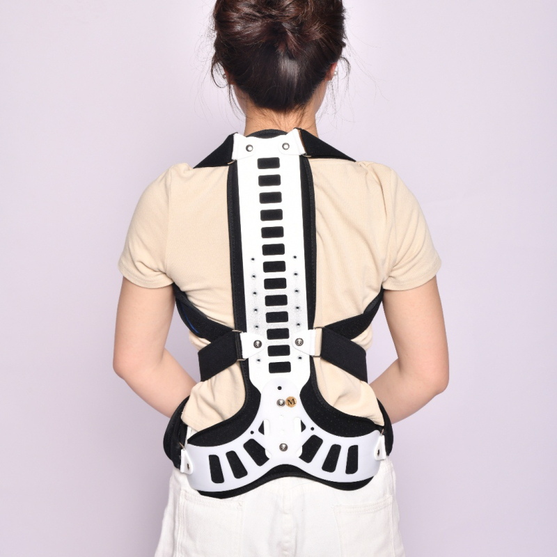 Korektor chrbtice – chrbátový pás s rámom z hliníkovej zliatiny, výstelka z mercerizovanej bavlny, zapínanie na Velcro