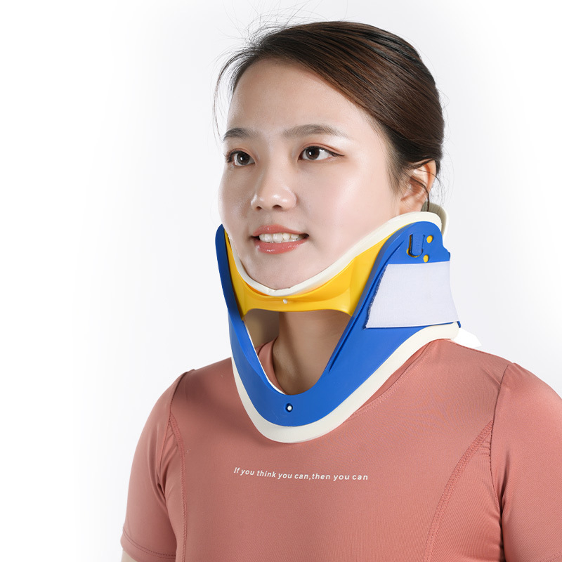 Štyri v jednom krčná trakčná pomôcka – korekcia, imobilizácia krku a fyzioterapia, plastová konštrukcia, 1-ročná záruka