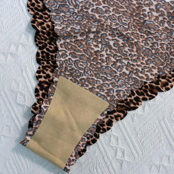 Ženske gaćice od najlona s srednjim strukom, pletene, podstava od pamuka u preponi; sastav: najlon 70–80%, pamuk 80–90%; bez tragova