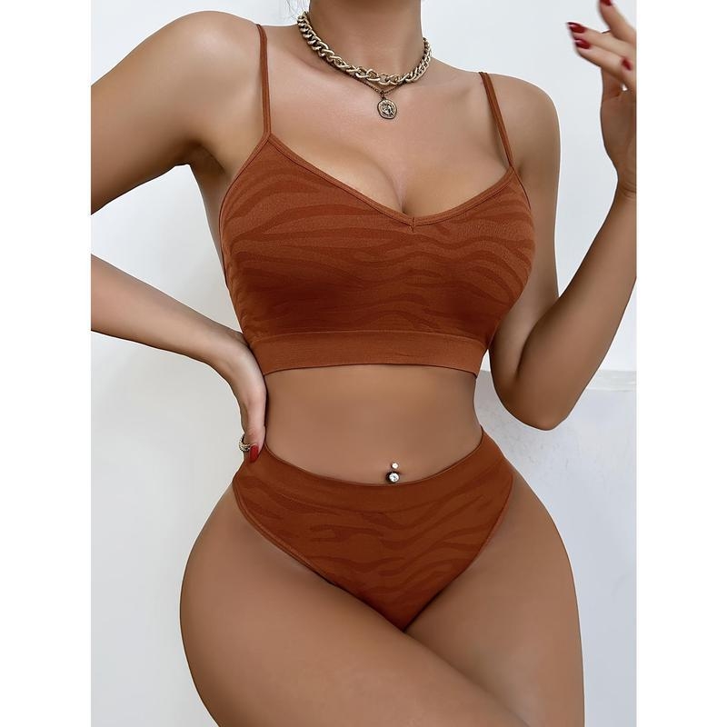 Nėrinių liemenėlė ir kelnytės, pagrindinė medžiaga nailonas, įdėklas medvilnė, kaušeliai su triušio ausimis, beformiai kaušeliai