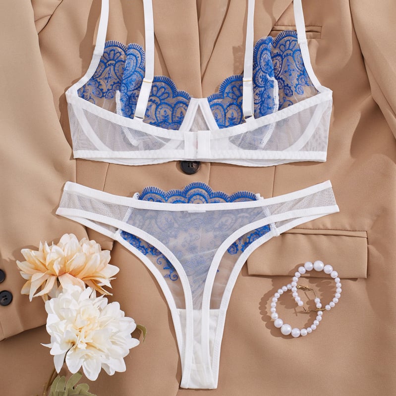 Siuvinėtas nėrinių gėlių komplektas – liemenėlė ir kelnaitės, 3/4 taurė, fiksuoti dvigubi dirželiai, kvėpuojantis