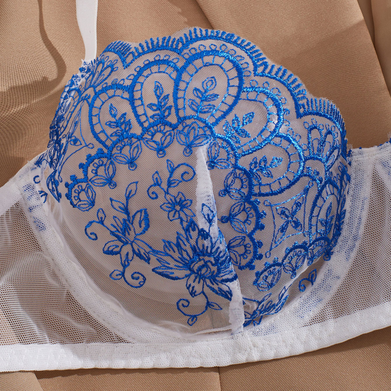 Siuvinėtas nėrinių gėlių komplektas – liemenėlė ir kelnaitės, 3/4 taurė, fiksuoti dvigubi dirželiai, kvėpuojantis