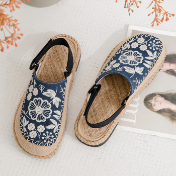 Rihmasandaalid linase ülemusega, õmmeldud lilled, etniline stiil, ümmargune varvas, puuvillane vooder