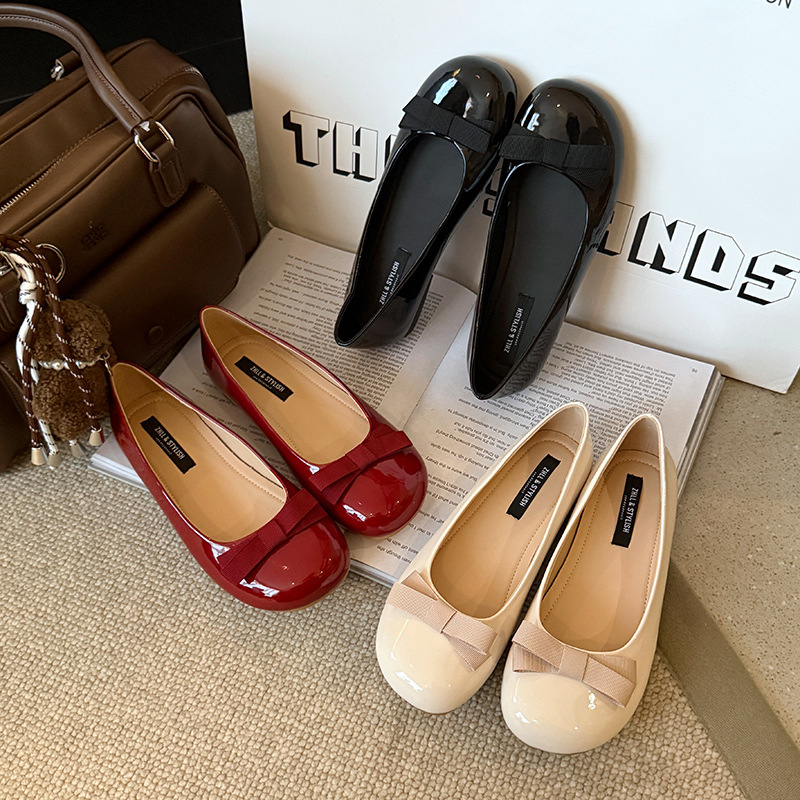 Női lapos cipő Mary Jane stílusban, kerek orr, PU felsőrész, alacsony sarok, gumírozott talp, belső szövet