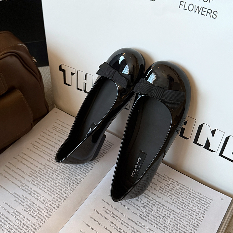 Női lapos cipő Mary Jane stílusban, kerek orr, PU felsőrész, alacsony sarok, gumírozott talp, belső szövet