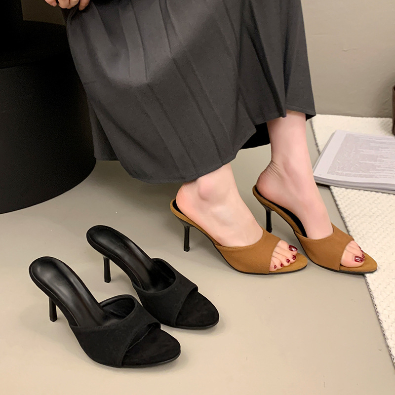 Naistele velvetist kõrge kontsaga sandaalid, kala suu varvas kujul, kummist tald, voodrita, kevad 2025.