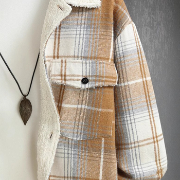 Pánska kockovaná bunda s golierom, úzky strih, jednoradové zapínanie na gombíky, hrubá látka