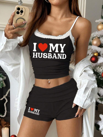 Crop top bez rukávov s potlačou písmen a nohavice po kolená trištvrtinovej dĺžky, polyester, leto 2025