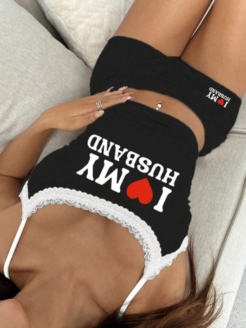 Crop top bez rukávov s potlačou písmen a nohavice po kolená trištvrtinovej dĺžky, polyester, leto 2025