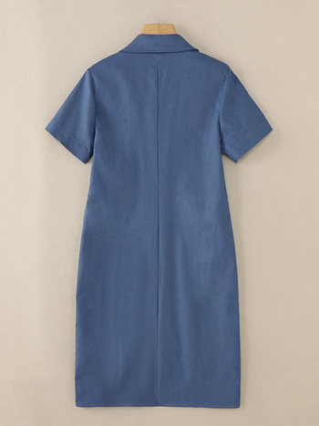 Denim ingruha gallérral, rövid ujjú, zsebekkel, gombokkal, középméretű hossz