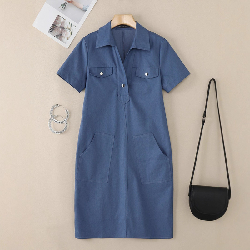 Denim ingruha gallérral, rövid ujjú, zsebekkel, gombokkal, középméretű hossz