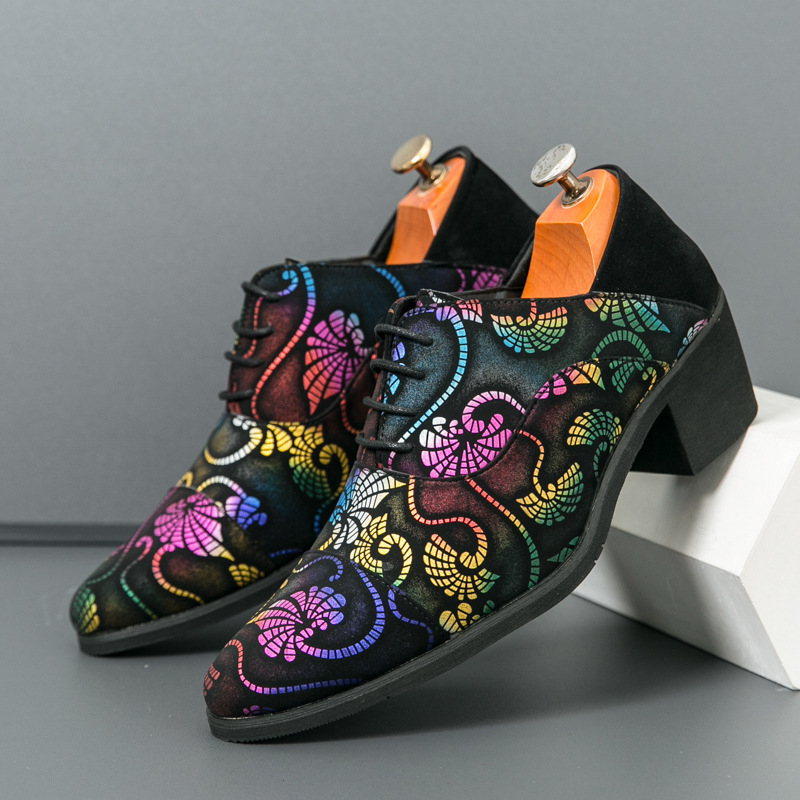Brit stílusú férfi öltönycipő, kerek orr, 6-8 cm magas sarok, TPU felsőrész, gumírozott talp, virágos mintázat