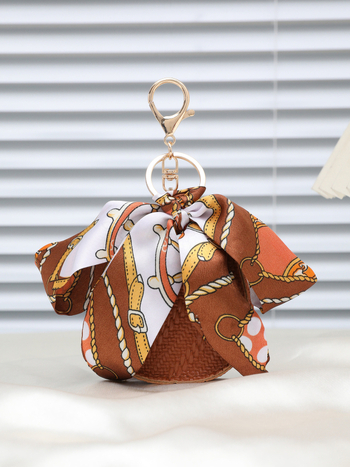 Krepšio pakabukas, PVC medžiaga, dryžuotas modelis, 2025 m. pavasaris, tinkamas laikymui