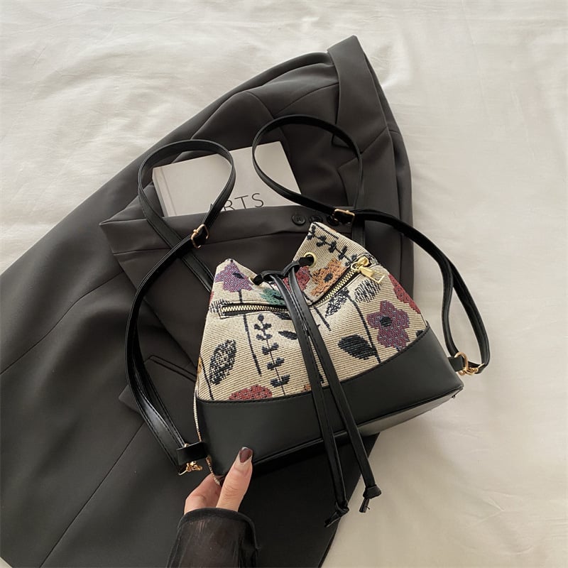 Krepšys per petį, etninio stiliaus, medvilnės-lino medžiaga, kibiro formos, užtraukties užsegimas, poliesterio pamušalas