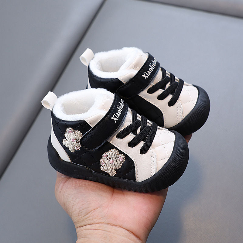 Žieminiai bateliai vaikams 12–36 mėn, Velcro užsegimas, viršus iš sintetinės odos, kvėpuojantys ir atsparūs dėvėjimui, žemas kulkšnies aukštis, minkšta padas