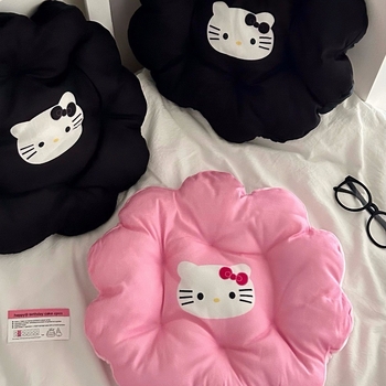 Plüüspadi toolile kassimotiiviga anime, täidis PP puuvill, sobib elutoa ja magamistoa jaoks