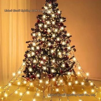 Medžio formos dekoratyvinė šviesų girlianda vidaus ir lauko naudojimui, IP44 apsauga, 1500 lm, 4,5 V įvadas, PVC korpusas