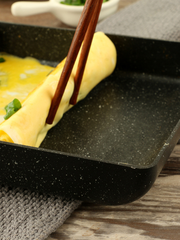 Tamagoyaki keptuvė, japonų stiliaus, aliumininė, nelipnus paviršius, kvadratinė forma, modelis Tamagoyaki, svoris 1,0 kg, suderinama su dujinėmis ir indukcinėmis keptuvėmis