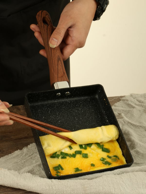Tamagoyaki keptuvė, japonų stiliaus, aliumininė, nelipnus paviršius, kvadratinė forma, modelis Tamagoyaki, svoris 1,0 kg, suderinama su dujinėmis ir indukcinėmis keptuvėmis