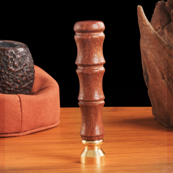 Dodatak za lulu: tijelo od bambusa i ružinog drveta s mesingom glavom; prilagodljiv, dekorativan, kolekcionarski; šifra proizvoda Yb-531; moguć ispis logotipa.