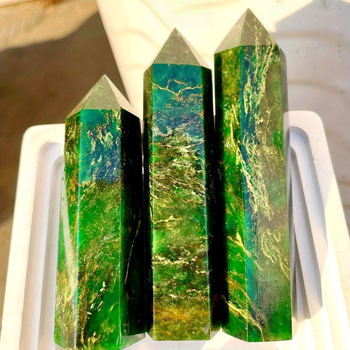 Smaragd kristāla kolonna ar sešstūra prizmu, gravēta un pulēta dekoratīvs priekšmets – Stone Brothers