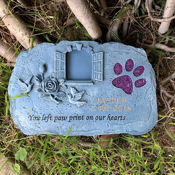 Golden Torch műgyanta kölyökkutya síremléke — dekoratív emléktárgy műgyantából, kartoncsomagolás