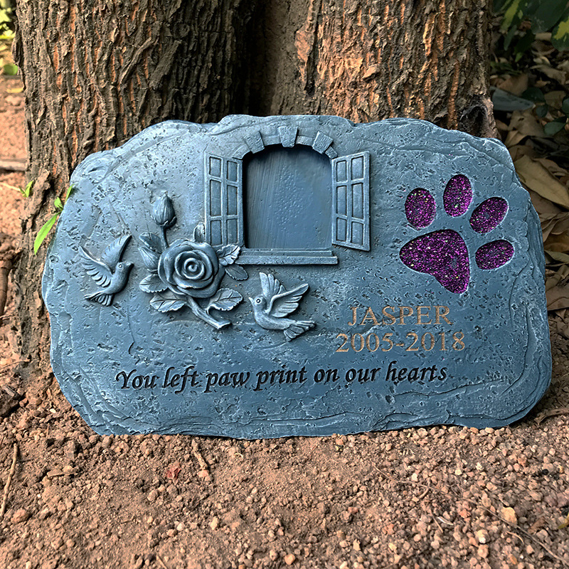 Golden Torch műgyanta kölyökkutya síremléke — dekoratív emléktárgy műgyantából, kartoncsomagolás