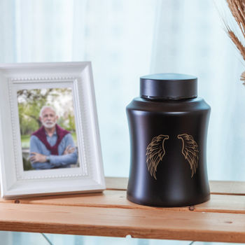 Geležinė urnos gyvūnėliams dėl jų pelenų, šiuolaikinio minimalistinio stiliaus, sandėlyje, logotipo spauda galima