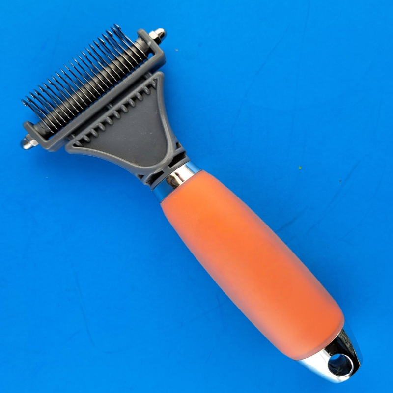 Augintinių šukos šunims ir katėms – ABS, TPR ir geležis