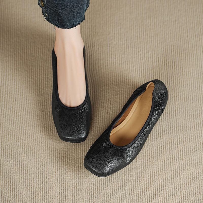 Női Granny-stílusú alacsony sarkú cipő, köröm végű orr, 4–6 cm wedge sarok, puha bőr felsőrész, gumi talp, koponya minta