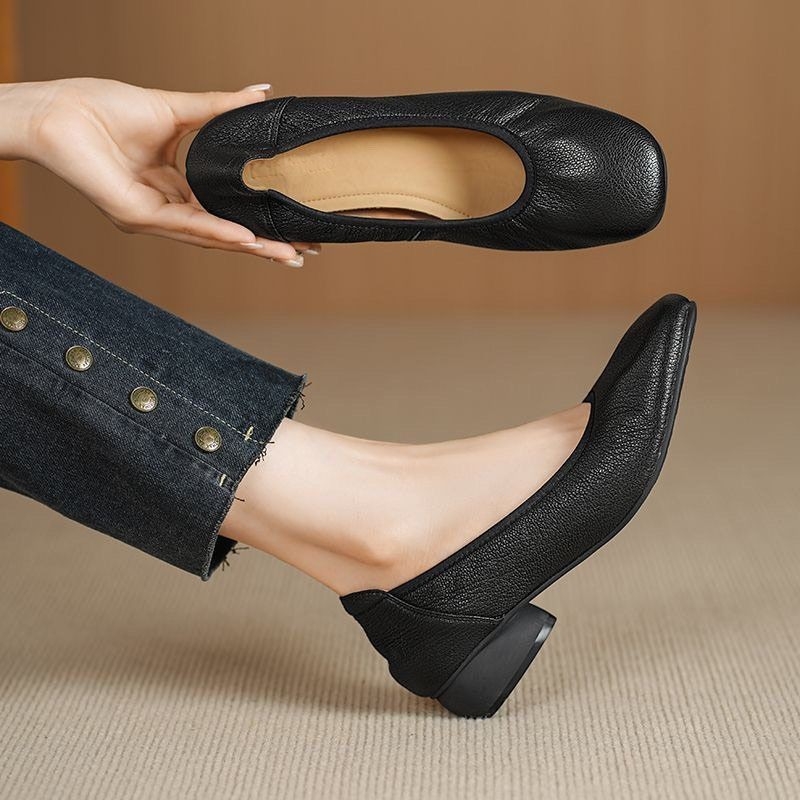 Női Granny-stílusú alacsony sarkú cipő, köröm végű orr, 4–6 cm wedge sarok, puha bőr felsőrész, gumi talp, koponya minta