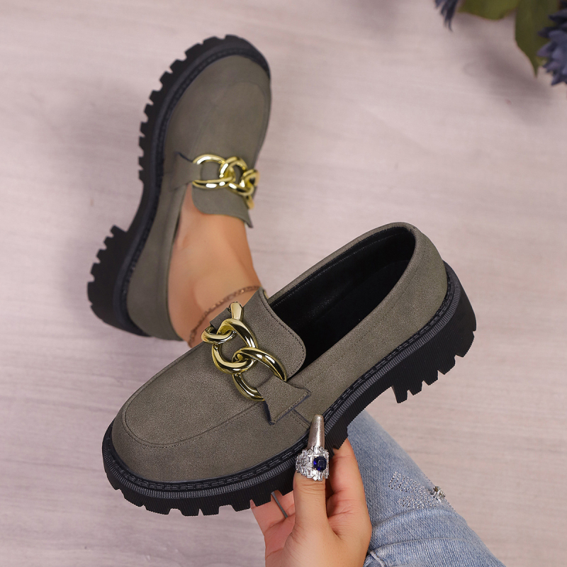 Loafer cipő kerek orrú, nubuk felsőrész, középtok 3–5 cm, gumírozott talp