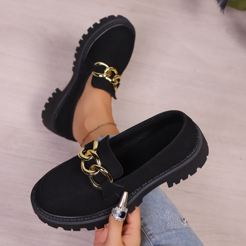 Loafer cipő kerek orrú, nubuk felsőrész, középtok 3–5 cm, gumírozott talp