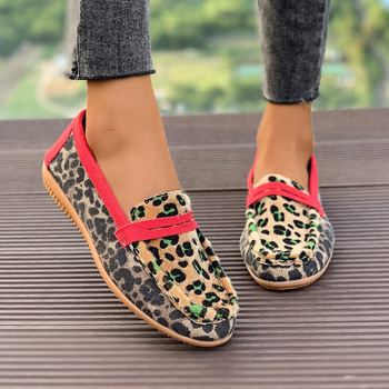 Női slip-on halász-stílusú cipő leopard mintával - velúr felsőrész, PU belső talp, gumi talp, lapos sarok, mind az évszakokra