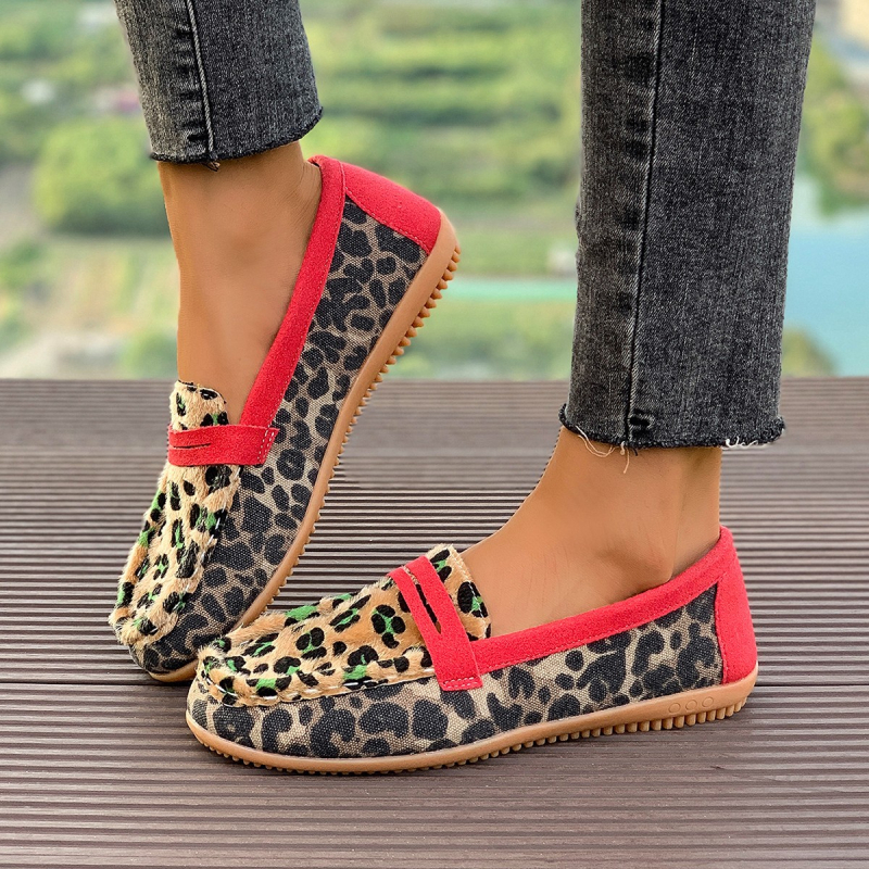 Női slip-on halász-stílusú cipő leopard mintával - velúr felsőrész, PU belső talp, gumi talp, lapos sarok, mind az évszakokra