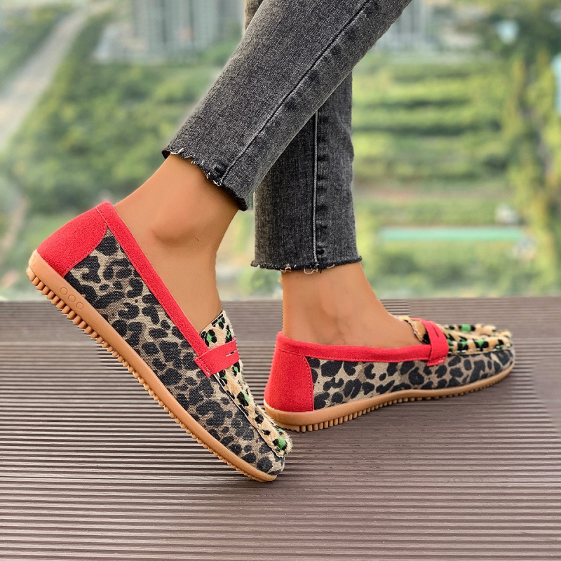 Női slip-on halász-stílusú cipő leopard mintával - velúr felsőrész, PU belső talp, gumi talp, lapos sarok, mind az évszakokra