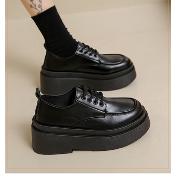 Kerek orrú PU bőr női mokaszink, 3–5 cm sarok, gumírozott talp, textilbélés