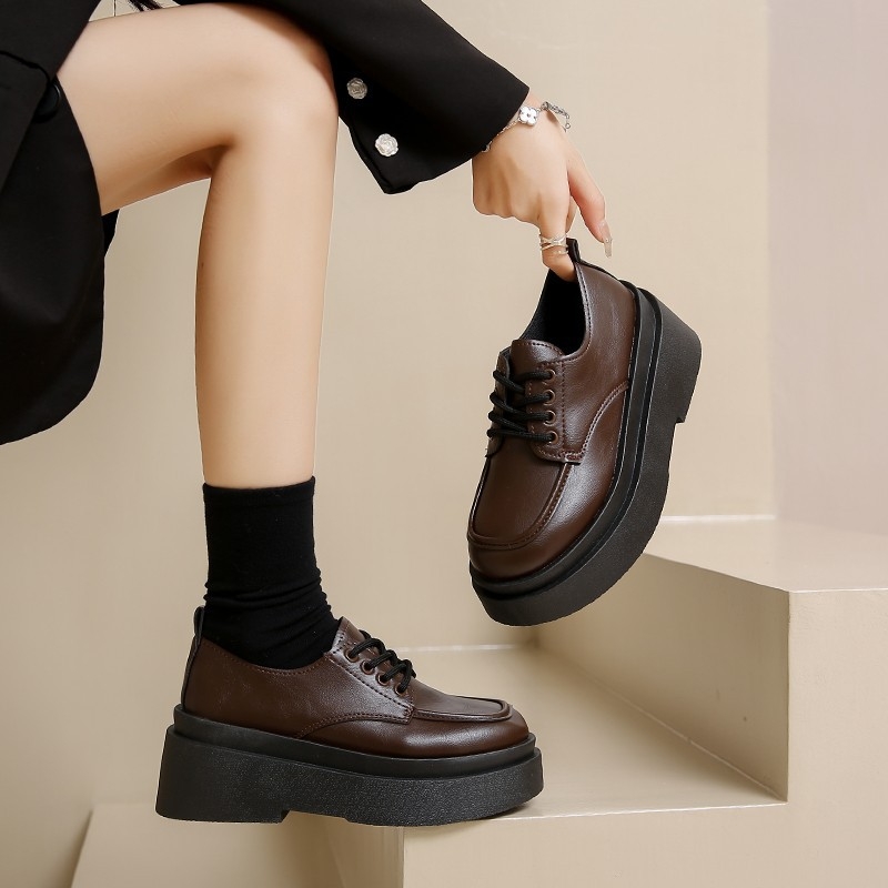 Kerek orrú PU bőr női mokaszink, 3–5 cm sarok, gumírozott talp, textilbélés
