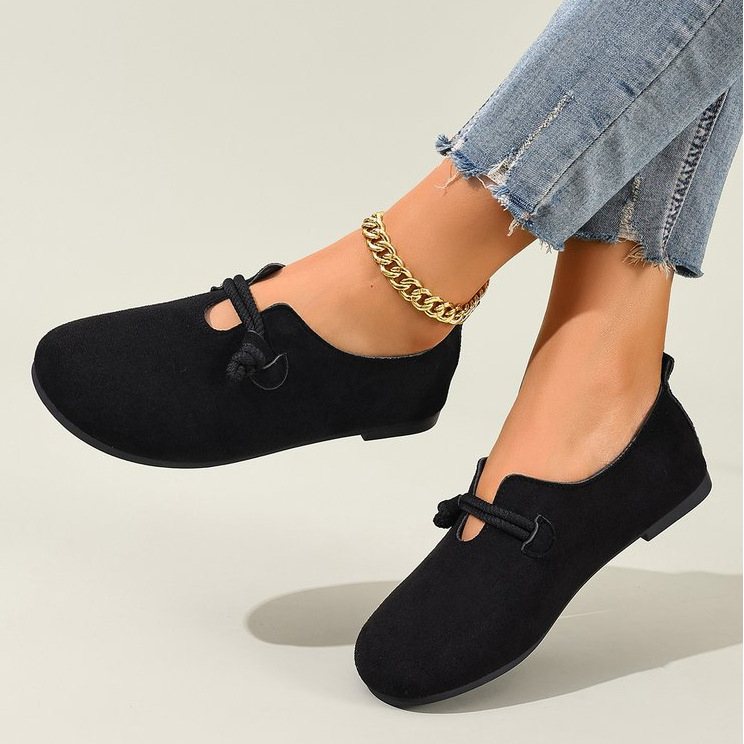 Ženske ribarske cipele s okruglim nosom, nubuk gornji dio, kopča, niska ravna peta 1-3 cm.