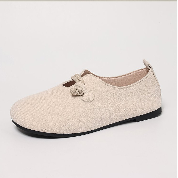 Ženske ribarske cipele s okruglim nosom, nubuk gornji dio, kopča, niska ravna peta 1-3 cm.