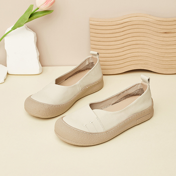 Női valódi bőr slip-on cipő, kerek orrú, belső microbőr bélés, gumitalp, középmagas 3–5 cm sarok