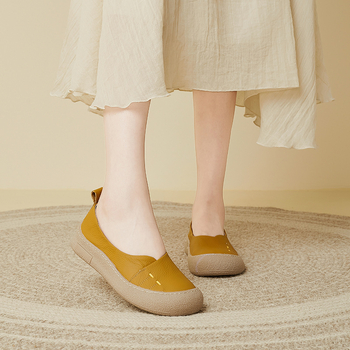 Női valódi bőr slip-on cipő, kerek orrú, belső microbőr bélés, gumitalp, középmagas 3–5 cm sarok