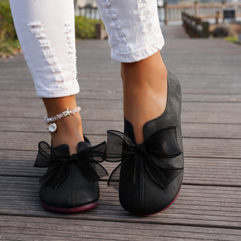 Ženske Mary Jane balerinke s okruglim vrhom, mekano kožno gornjište, gumena potplata, niski pet 1–3 cm, retro stil.